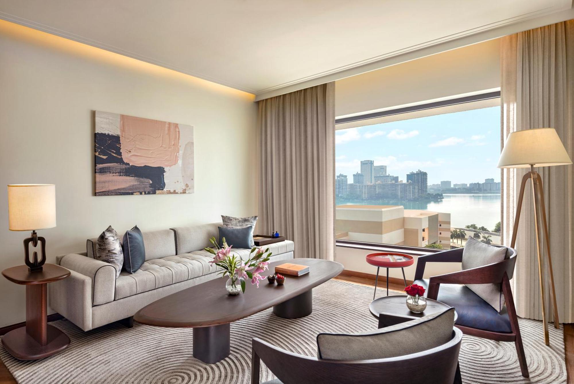 The Oberoi Mumbai Hotel Exterior foto A living room at the hotel